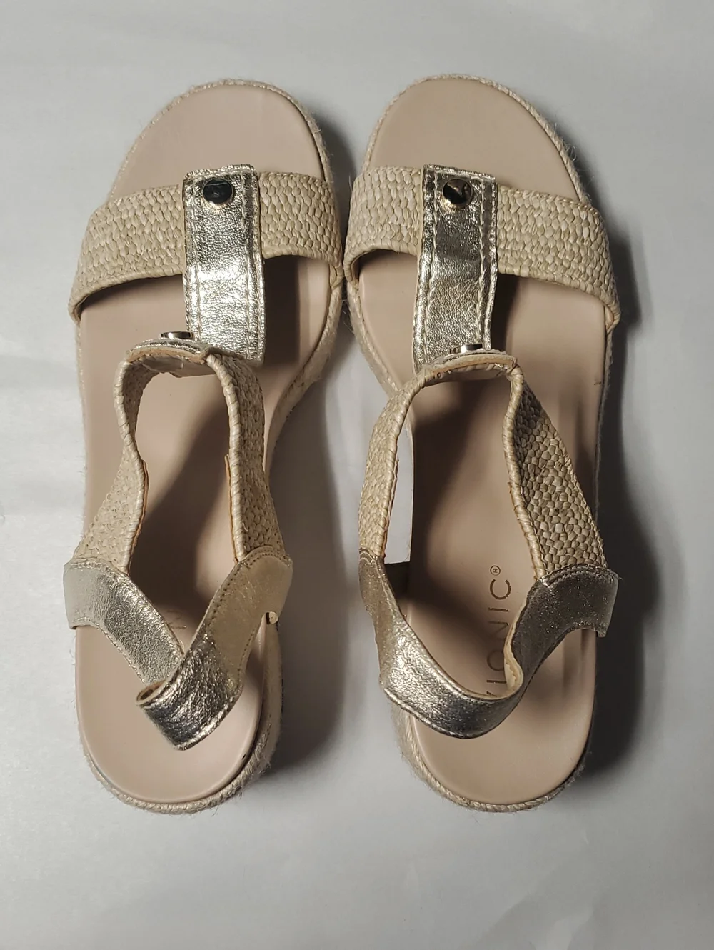 Vionic Calera Espadrille Wedge Sandals Size 9.5 Summer Style Gold Leather Resort